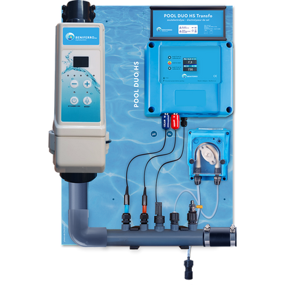 Klorgenerator HS formonteret på vægmonteringsplade med pH- og RX-regulering